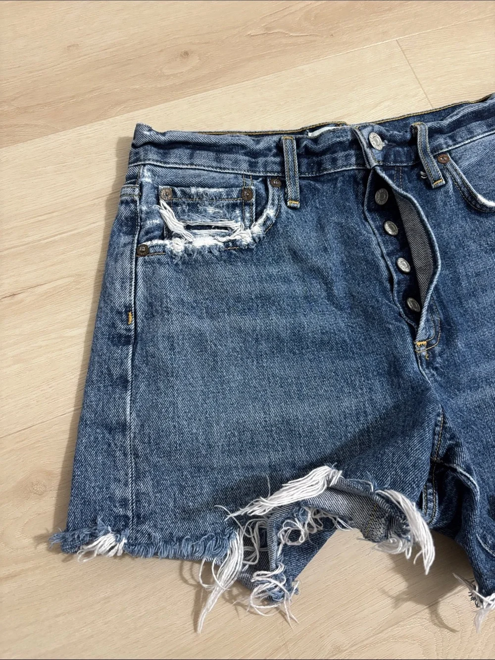 Agolde Los Angeles Washed Blue Distressed High-Rise Denim Shorts size 25 chic